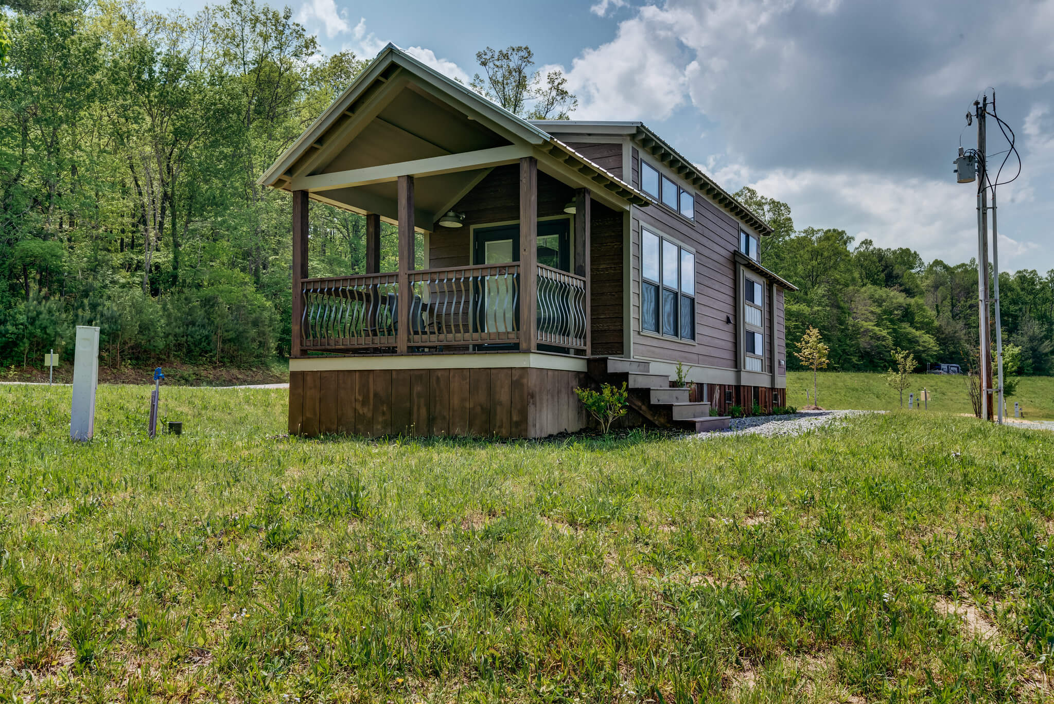 Outside view of tiny home in Blue Ridge GA